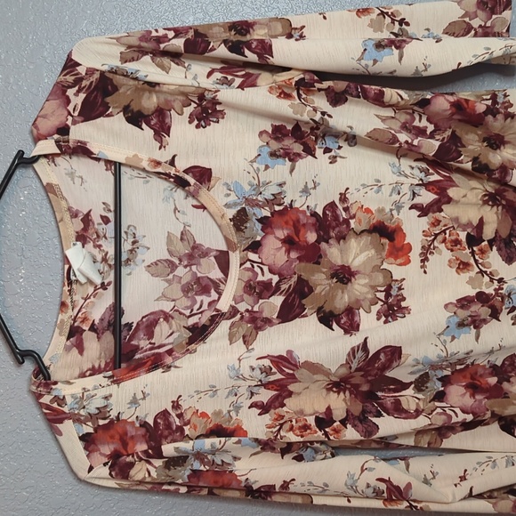 Late August Floral Top - Picture 2 of 5